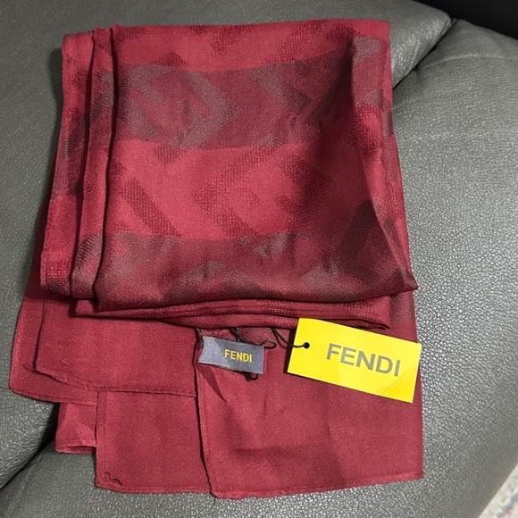 New with tag designer women's Scarf. - Picture 8 of 14